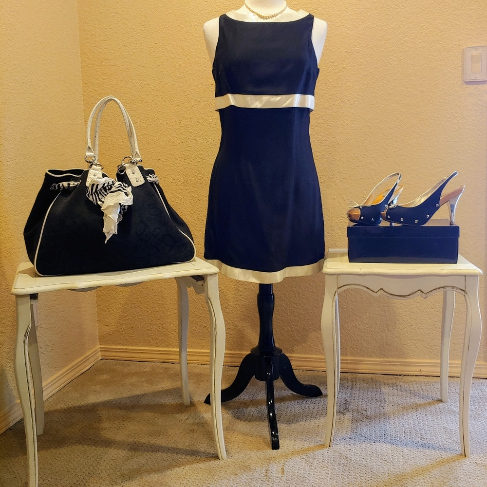 bebe San Francisco Signature B Flight Bag" - Picture 5 of 5